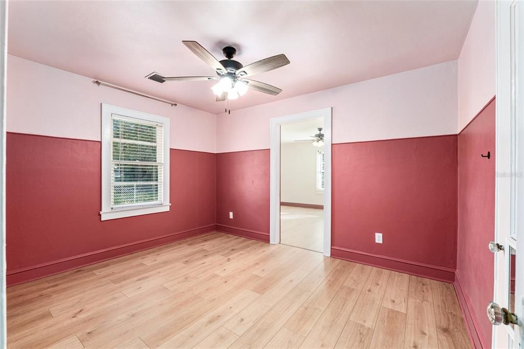 For Rent: $1,900 (4 beds, 2 baths, 1924 Square Feet)