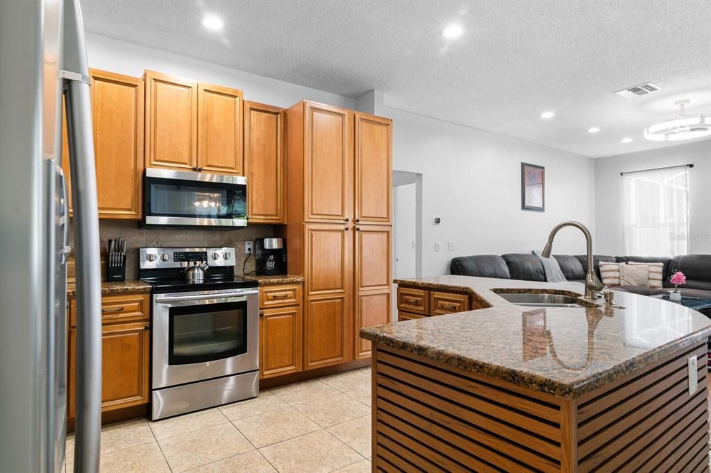 For Sale: $545,000 (3 beds, 2 baths, 1897 Square Feet)