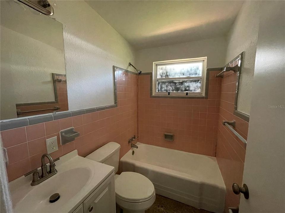В аренду: $1,850 (2 спален, 1 ванн, 800 Квадратных фут)