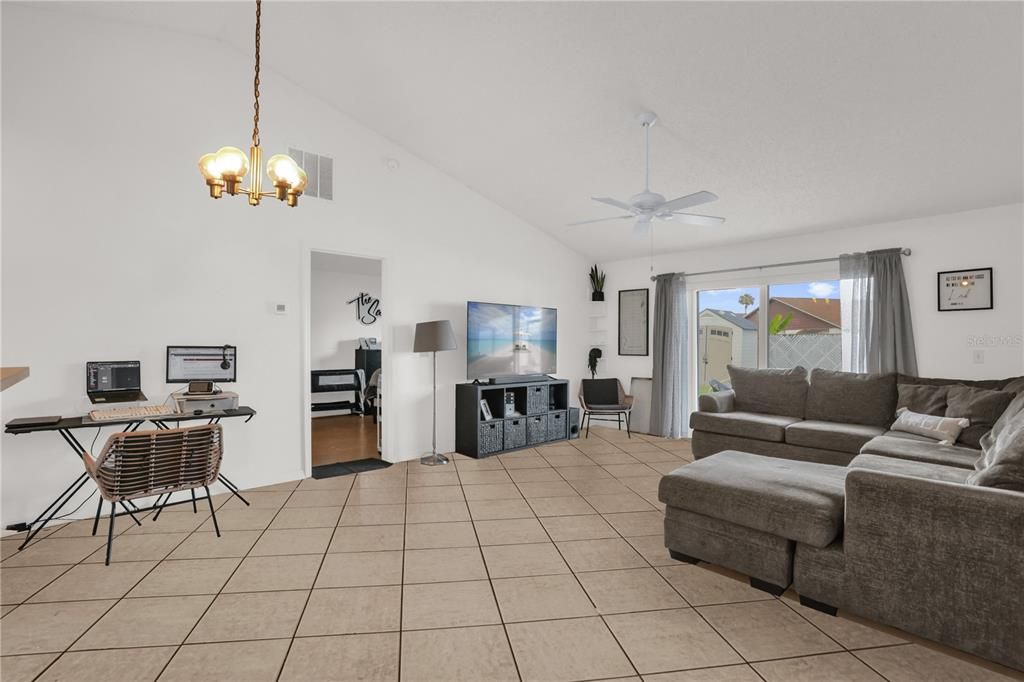 En Venta: $289,999 (2 camas, 2 baños, 1159 Pies cuadrados)