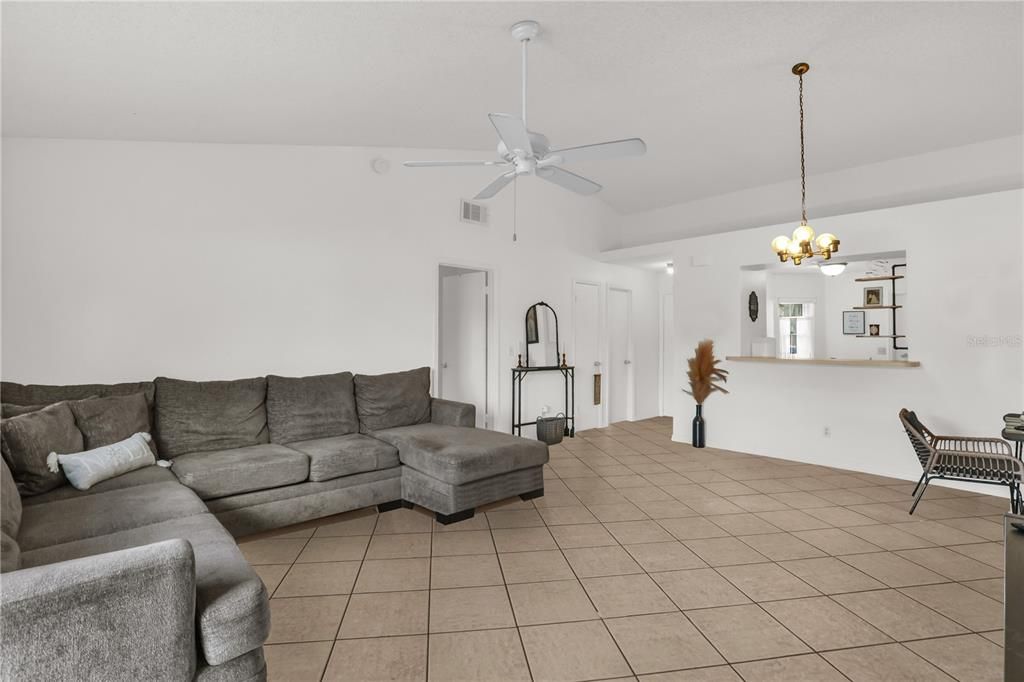 En Venta: $289,999 (2 camas, 2 baños, 1159 Pies cuadrados)