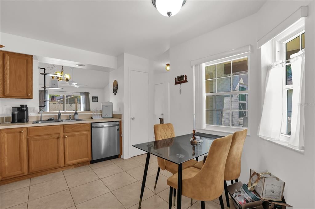 En Venta: $289,999 (2 camas, 2 baños, 1159 Pies cuadrados)