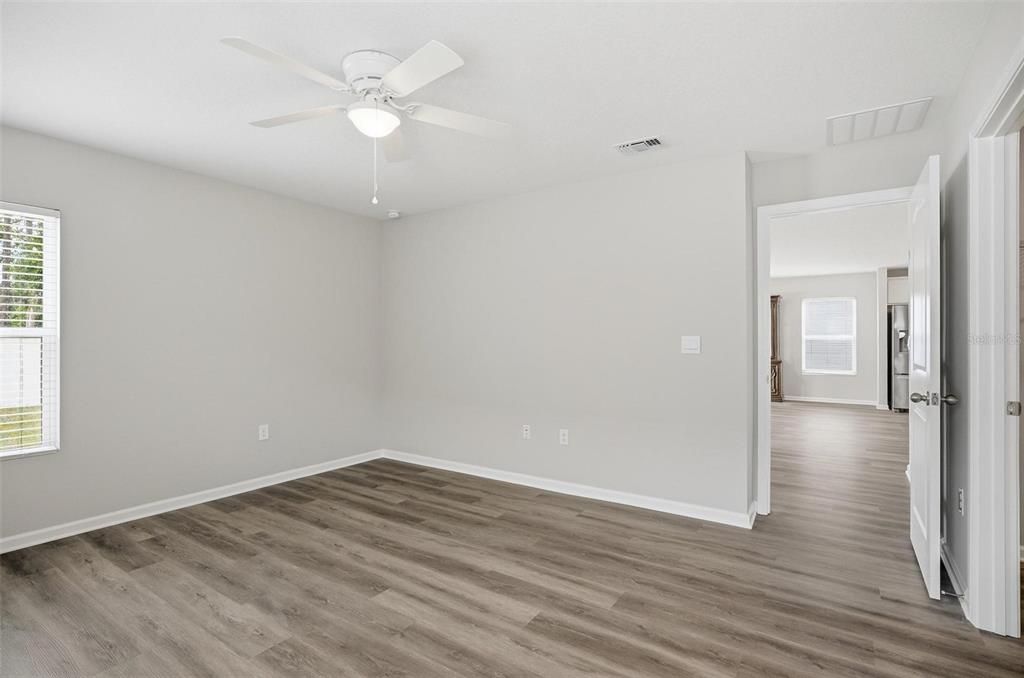 En Venta: $289,900 (4 camas, 2 baños, 1698 Pies cuadrados)