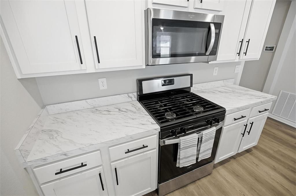 En Venta: $289,900 (4 camas, 2 baños, 1698 Pies cuadrados)