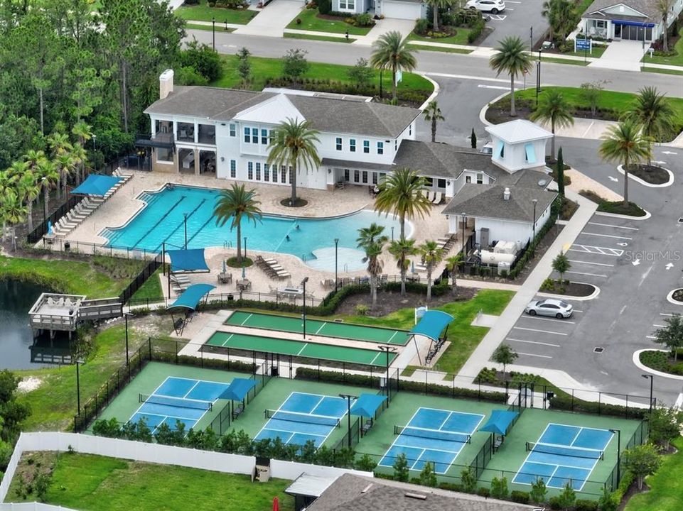 Activo con contrato: $279,900 (4 camas, 2 baños, 1698 Pies cuadrados)