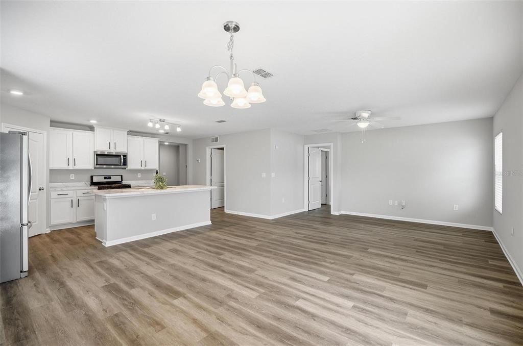 En Venta: $289,900 (4 camas, 2 baños, 1698 Pies cuadrados)