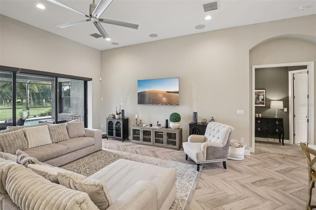 En Venta: $839,000 (4 camas, 3 baños, 3188 Pies cuadrados)