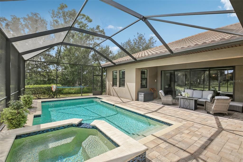 En Venta: $839,000 (4 camas, 3 baños, 3188 Pies cuadrados)