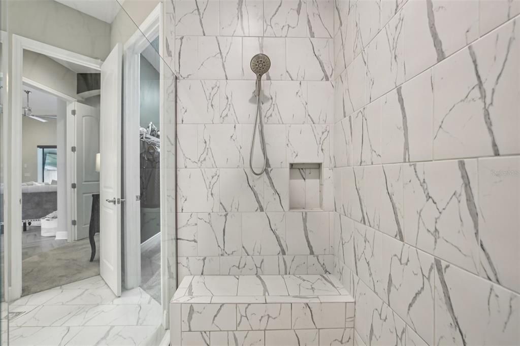 En Venta: $839,000 (4 camas, 3 baños, 3188 Pies cuadrados)