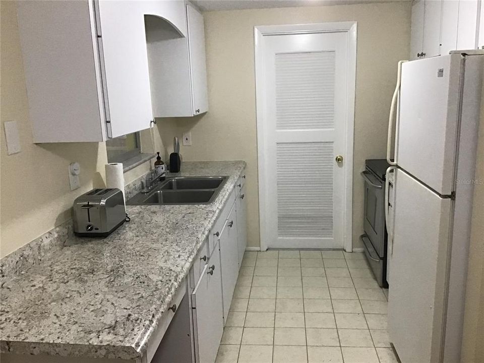 В аренду: $1,850 (2 спален, 1 ванн, 893 Квадратных фут)