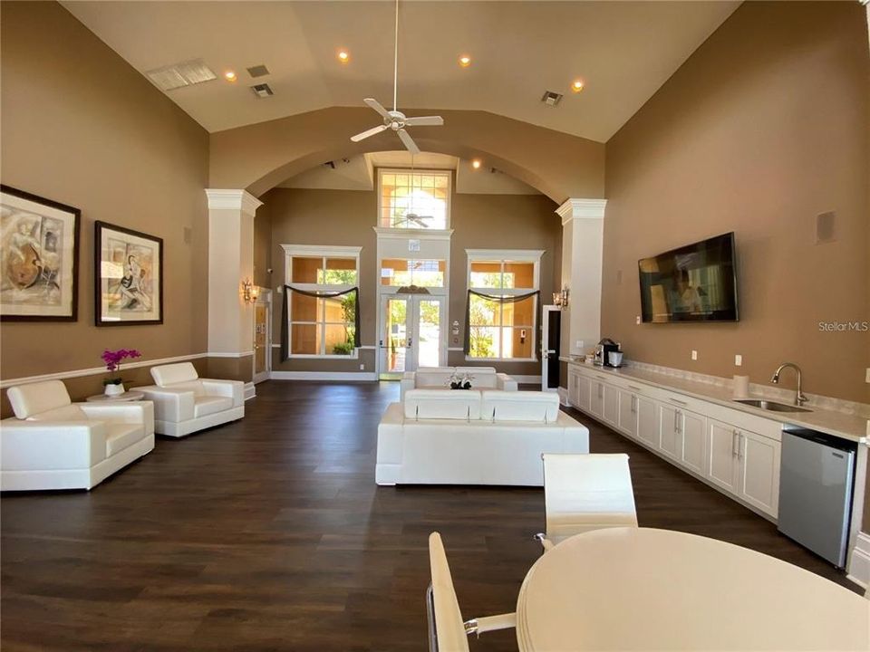 For Rent: $1,700 (2 beds, 2 baths, 1003 Square Feet)