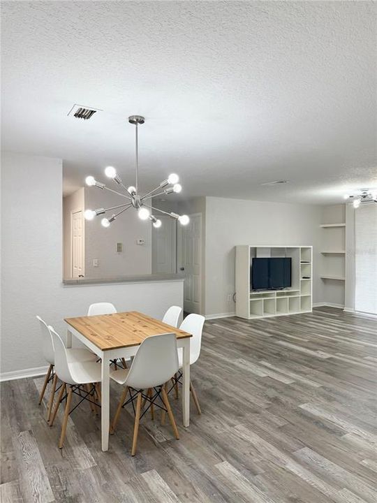 For Rent: $1,700 (2 beds, 2 baths, 1003 Square Feet)