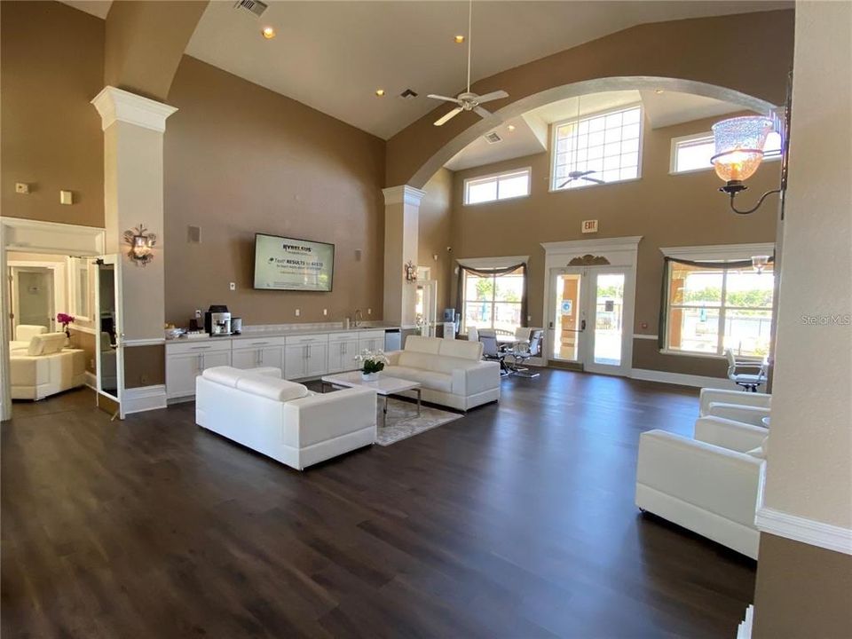 For Rent: $1,700 (2 beds, 2 baths, 1003 Square Feet)