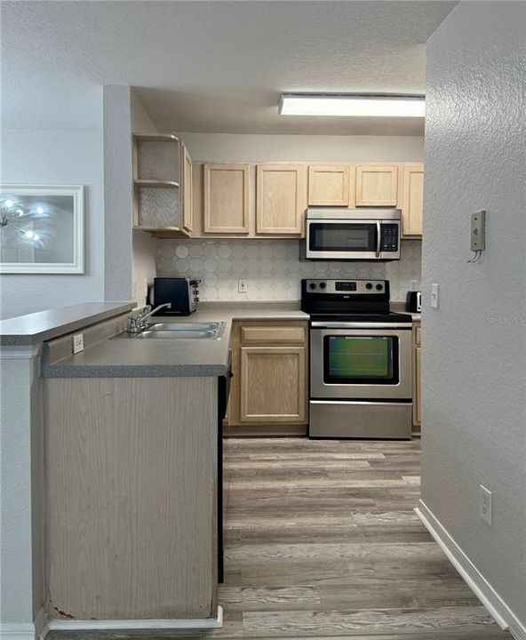 For Rent: $1,700 (2 beds, 2 baths, 1003 Square Feet)