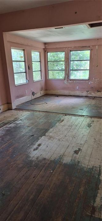 For Sale: $99,000 (2 beds, 1 baths, 1346 Square Feet)