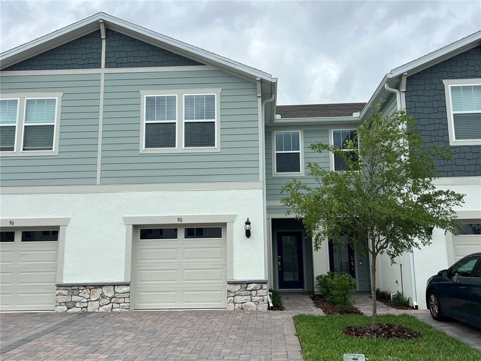 Recently Sold: $412,000 (3 beds, 2 baths, 1907 Square Feet)