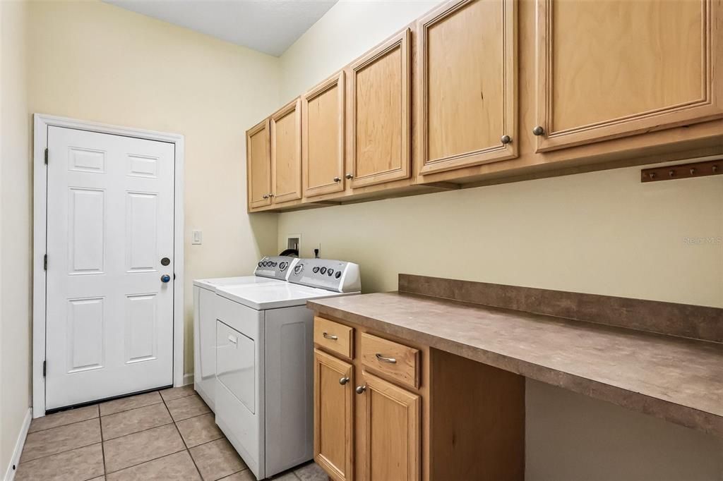 For Sale: $433,000 (3 beds, 2 baths, 2407 Square Feet)