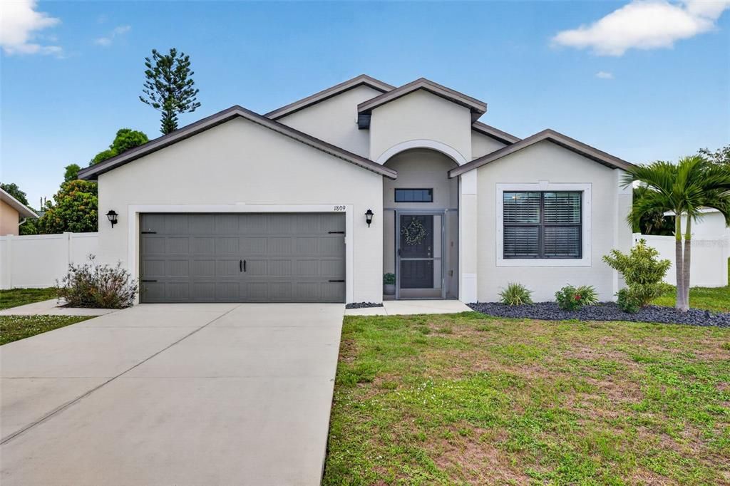 For Sale: $349,900 (4 beds, 2 baths, 1853 Square Feet)