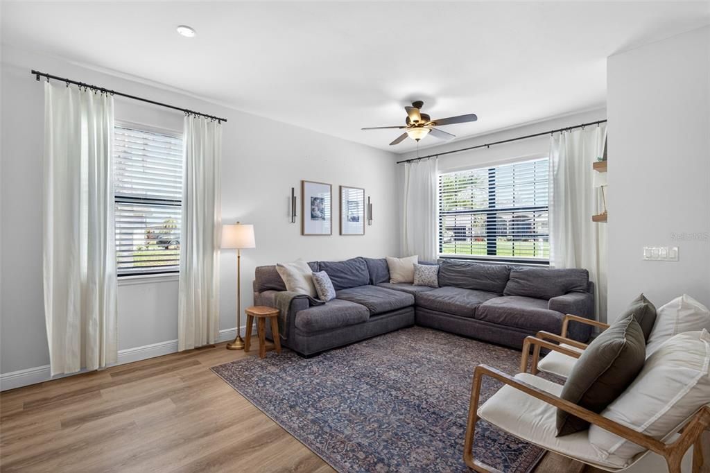 For Sale: $349,900 (4 beds, 2 baths, 1853 Square Feet)