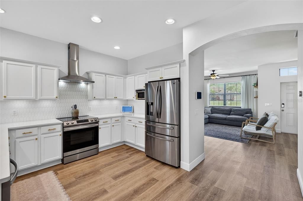 For Sale: $349,900 (4 beds, 2 baths, 1853 Square Feet)