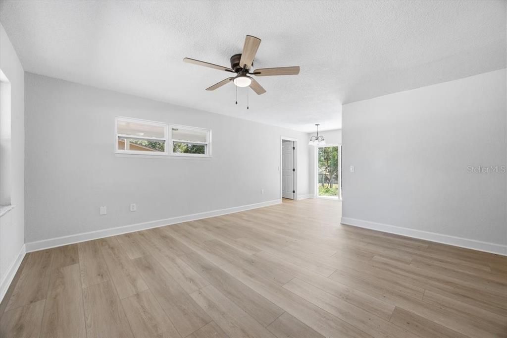 For Sale: $244,900 (3 beds, 1 baths, 1000 Square Feet)