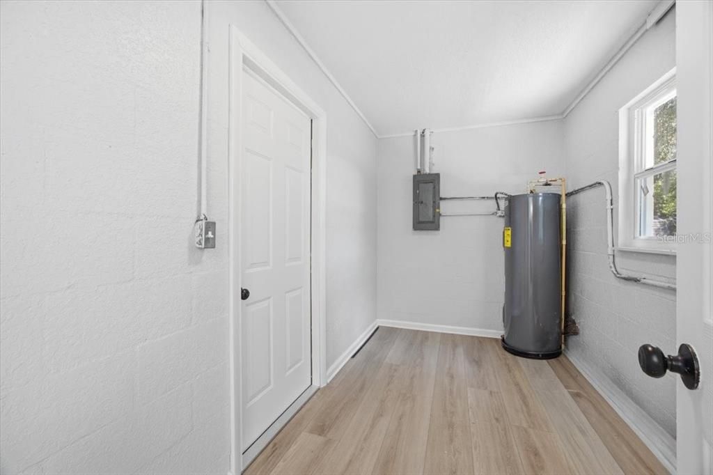 For Sale: $244,900 (3 beds, 1 baths, 1000 Square Feet)