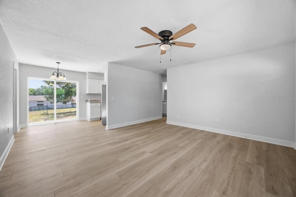 For Sale: $244,900 (3 beds, 1 baths, 1000 Square Feet)