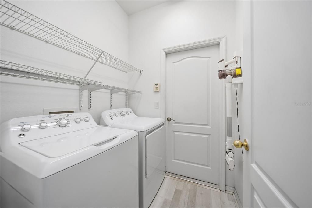 For Sale: $305,000 (2 beds, 2 baths, 1525 Square Feet)