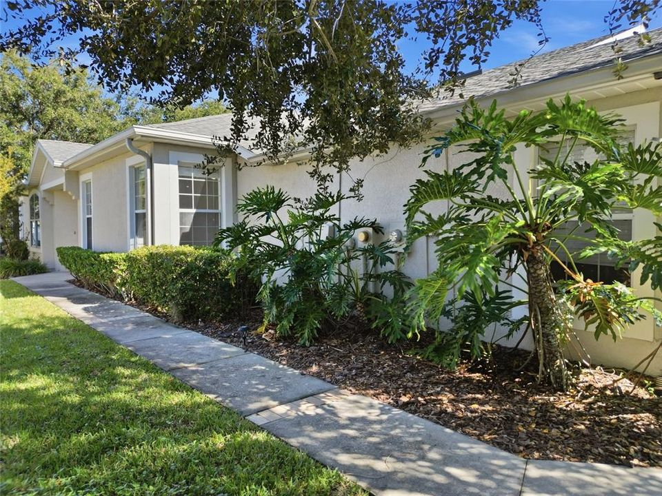 For Sale: $305,000 (2 beds, 2 baths, 1525 Square Feet)
