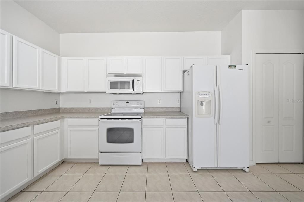 For Sale: $305,000 (2 beds, 2 baths, 1525 Square Feet)