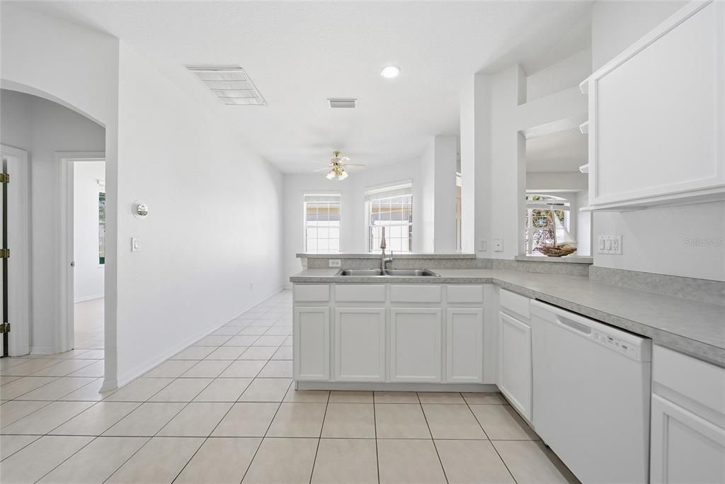For Sale: $305,000 (2 beds, 2 baths, 1525 Square Feet)