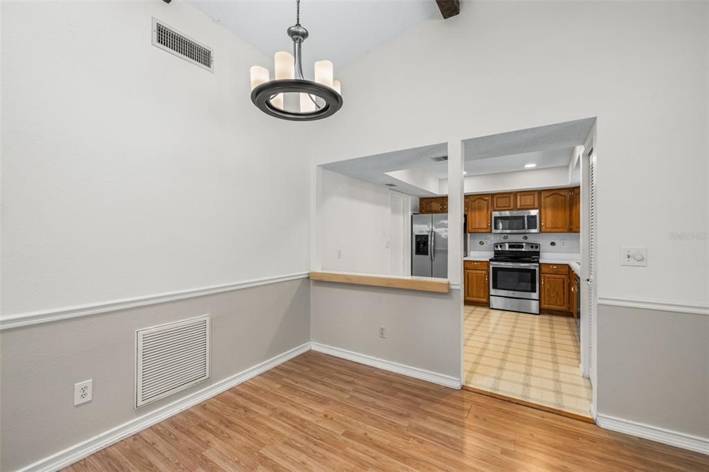 Active With Contract: $3,250 (3 beds, 2 baths, 1528 Square Feet)