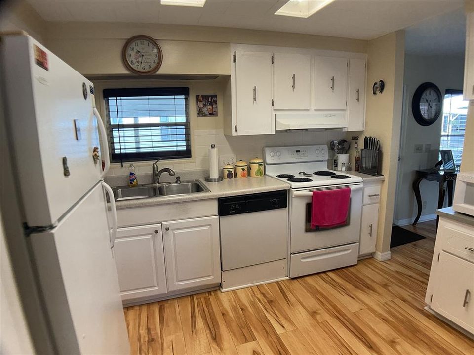 For Sale: $190,000 (2 beds, 2 baths, 1152 Square Feet)