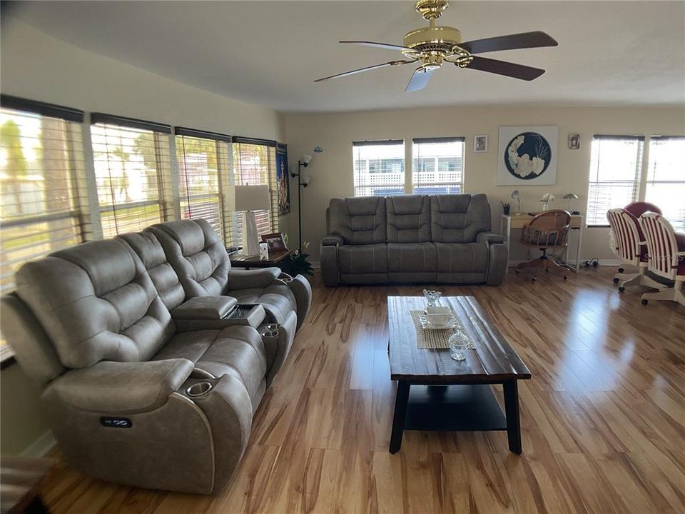 For Sale: $190,000 (2 beds, 2 baths, 1152 Square Feet)