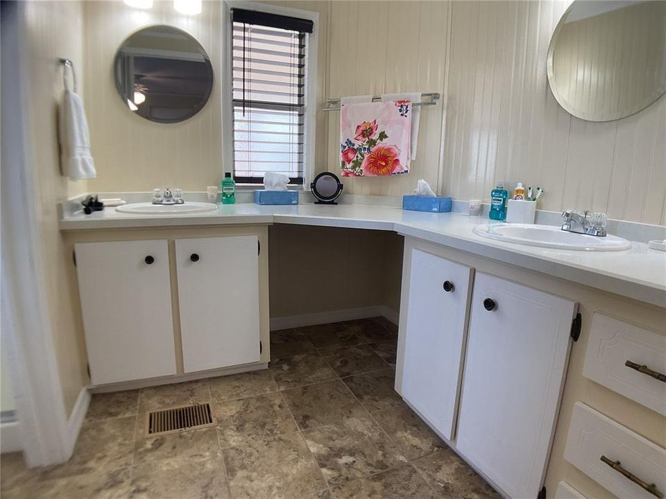 For Sale: $190,000 (2 beds, 2 baths, 1152 Square Feet)