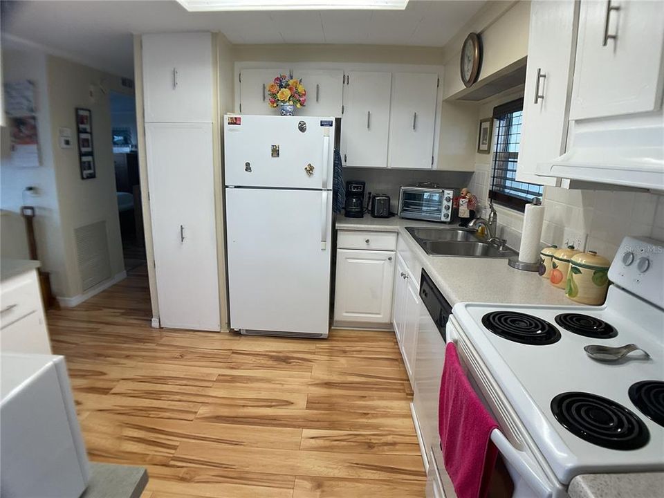 For Sale: $190,000 (2 beds, 2 baths, 1152 Square Feet)
