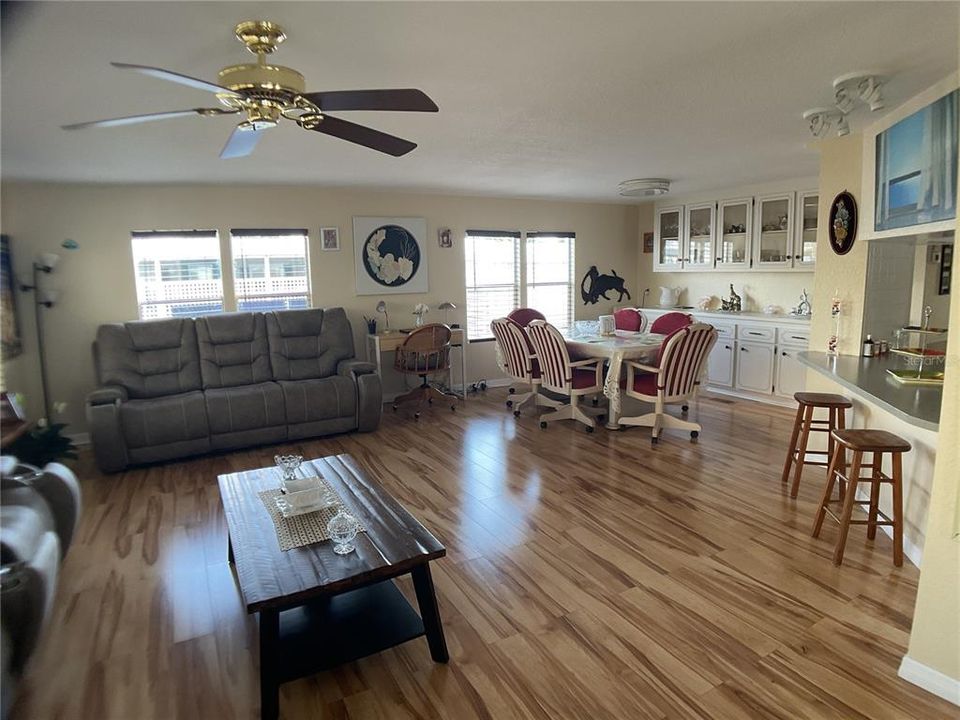 For Sale: $190,000 (2 beds, 2 baths, 1152 Square Feet)