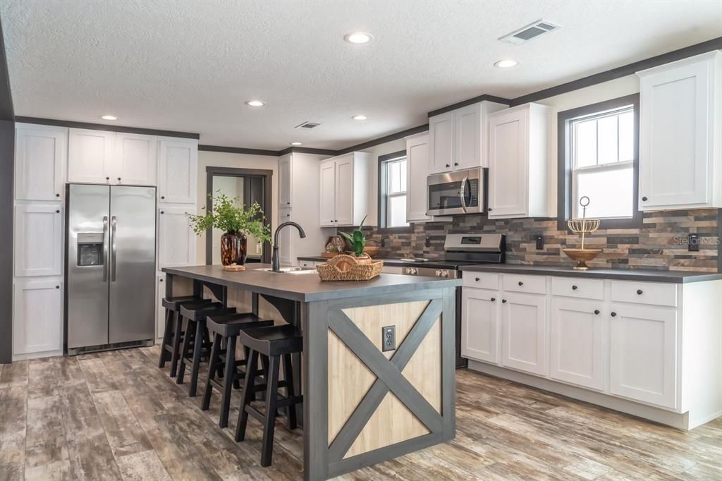 For Sale: $285,000 (3 beds, 2 baths, 1530 Square Feet)