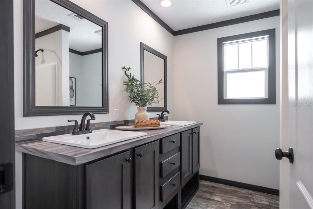 For Sale: $285,000 (3 beds, 2 baths, 1530 Square Feet)