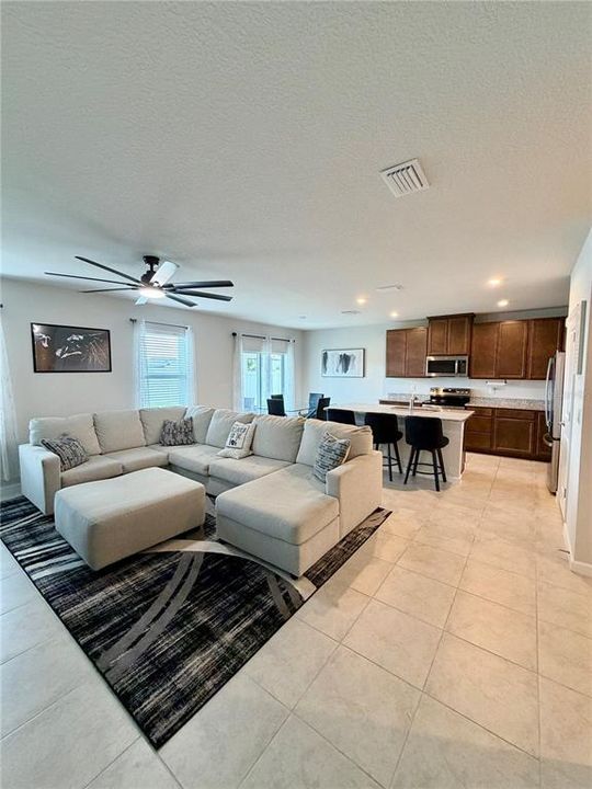 For Sale: $360,000 (3 beds, 2 baths, 1554 Square Feet)