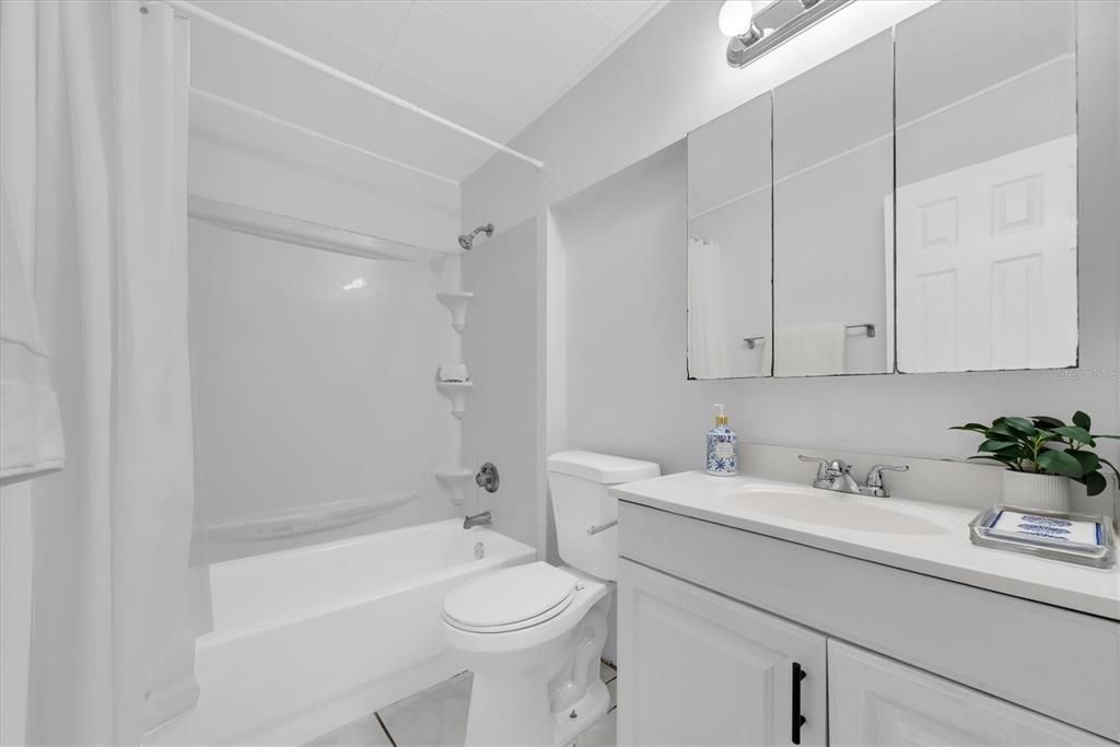 На продажу: $279,000 (2 спален, 1 ванн, 1510 Квадратных фут)