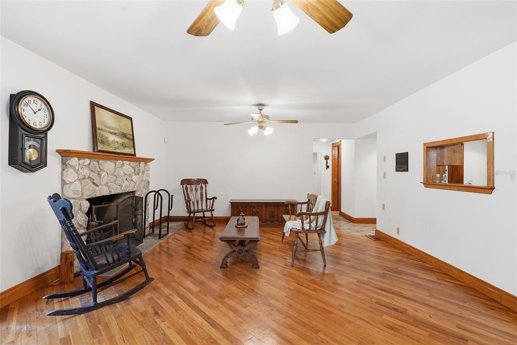 For Sale: $499,000 (3 beds, 3 baths, 2408 Square Feet)