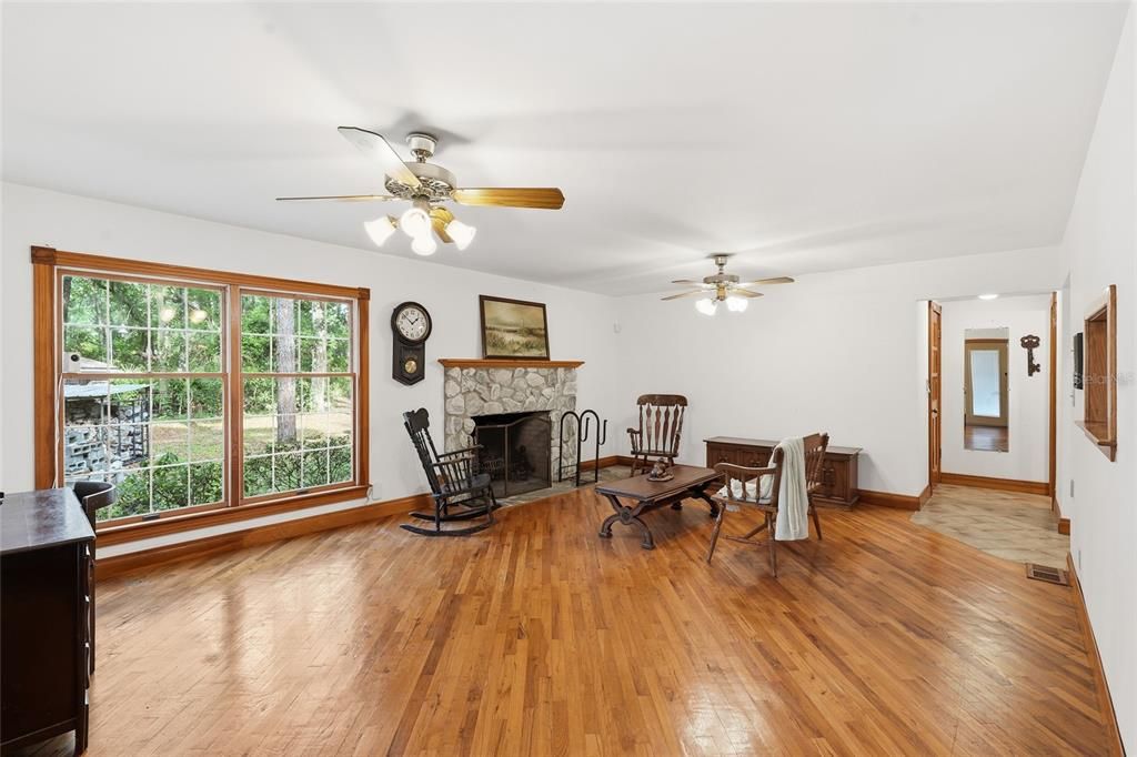 For Sale: $499,000 (3 beds, 3 baths, 2408 Square Feet)