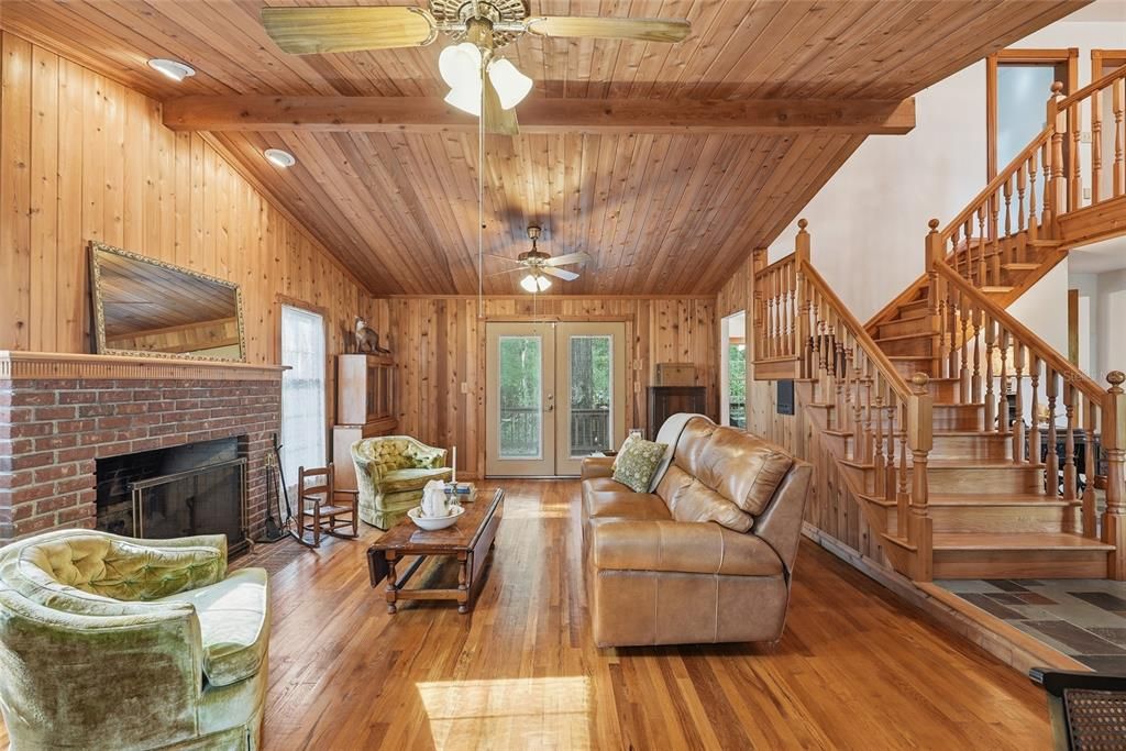 For Sale: $499,000 (3 beds, 3 baths, 2408 Square Feet)