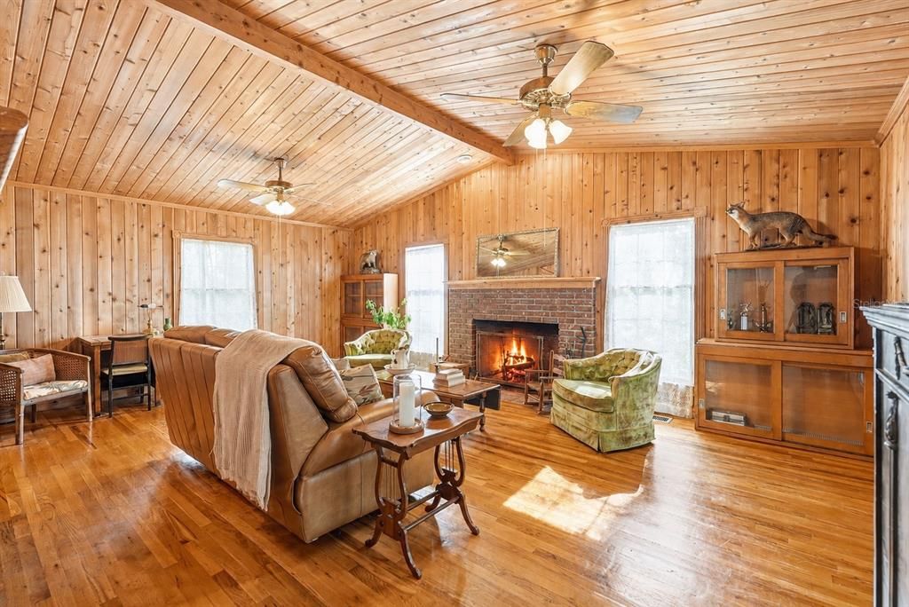For Sale: $499,000 (3 beds, 3 baths, 2408 Square Feet)