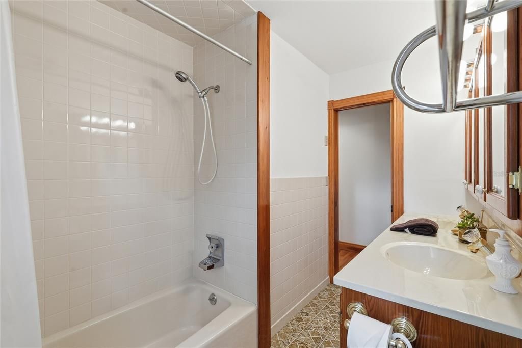For Sale: $499,000 (3 beds, 3 baths, 2408 Square Feet)