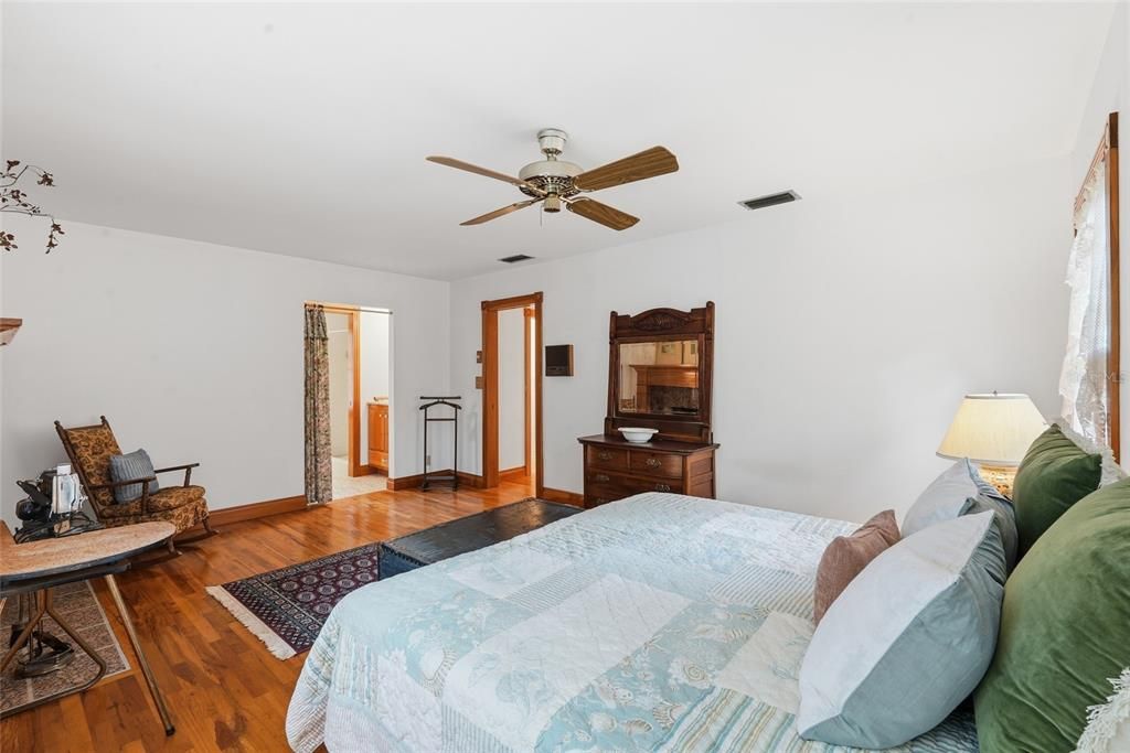 For Sale: $499,000 (3 beds, 3 baths, 2408 Square Feet)