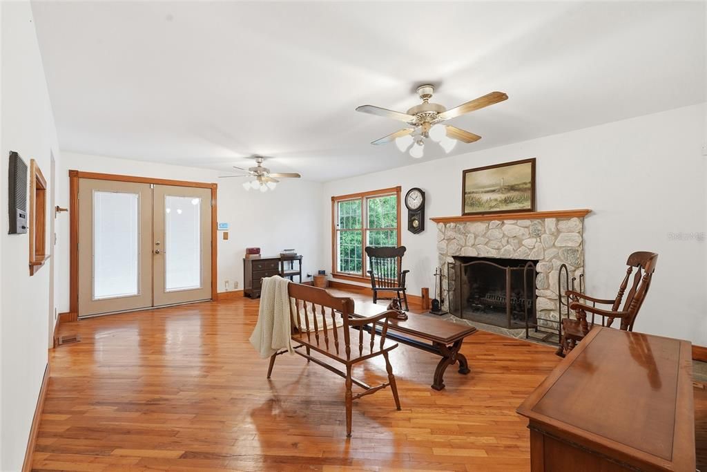 For Sale: $499,000 (3 beds, 3 baths, 2408 Square Feet)