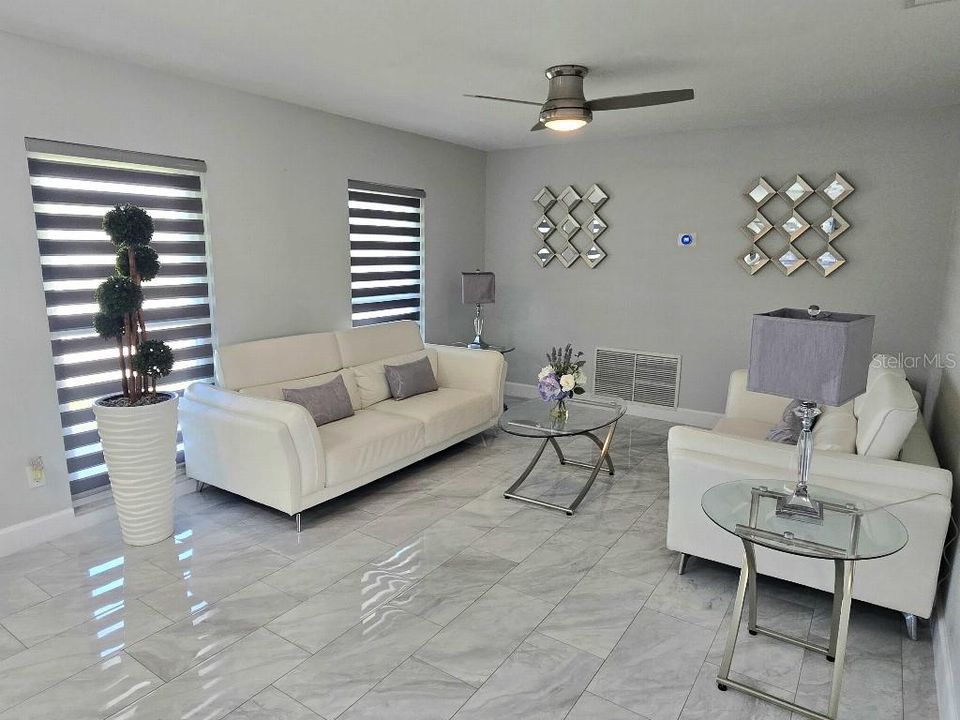En Venta: $609,000 (4 camas, 3 baños, 2434 Pies cuadrados)
