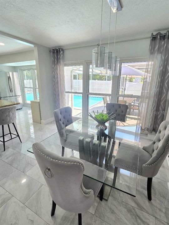 En Venta: $609,000 (4 camas, 3 baños, 2434 Pies cuadrados)
